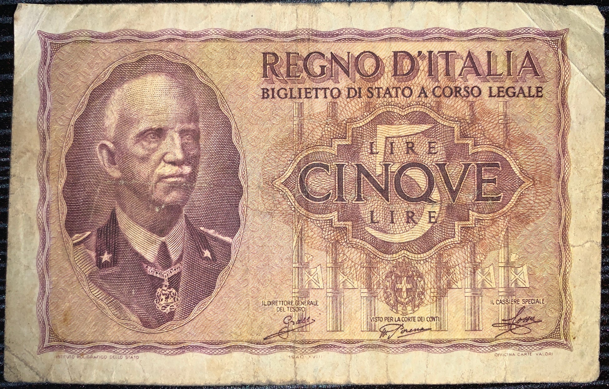 front of Italy 5 Lire 1940 P-28 F collectible vintage wwii era banknote with portrait of King Vittorio Emanuele III