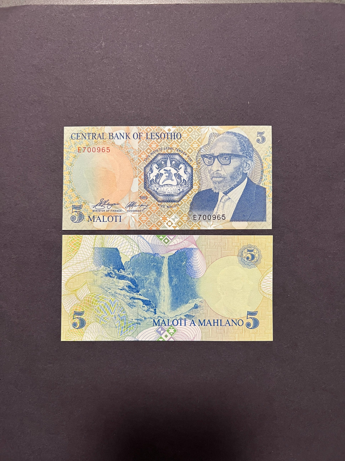 Original unedited photo of a Lesotho 5 Maloti 1989 P-10a XF banknote, front and back
