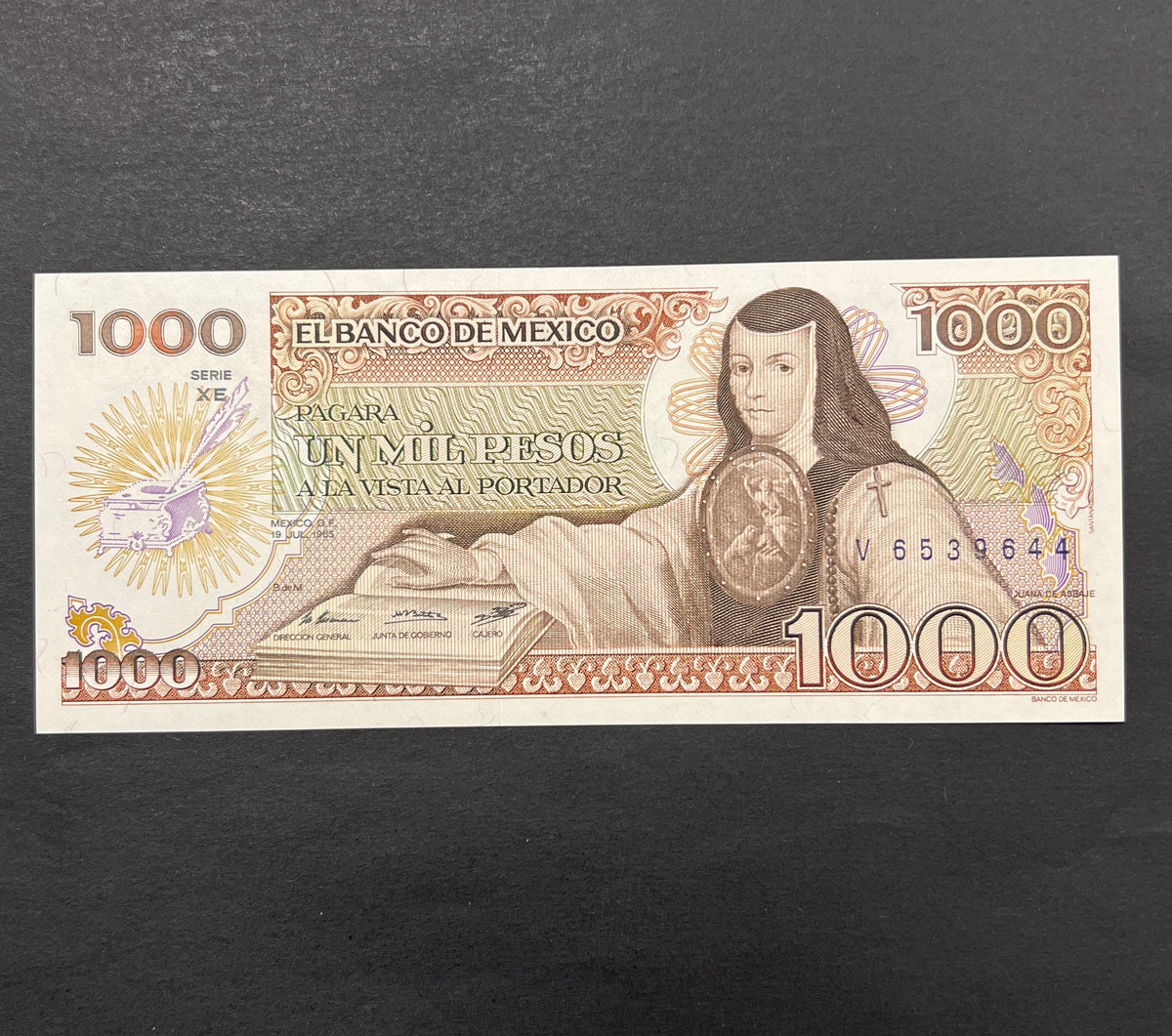 Front view of a crisp, uncirculated 1985 Mexico 1000 Pesos banknote featuring a portrait of the famous poet and nun, Sor Juana Ines de la Cruz.
