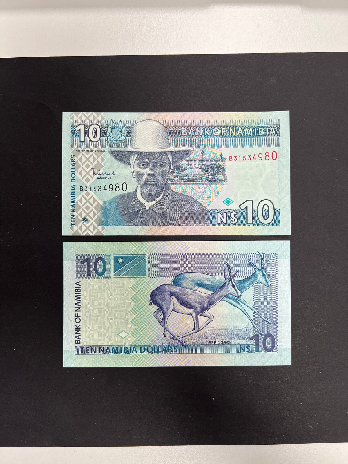 Original unedited photo of a Namibia 10 Dollars ND (2001) P-4b UNC banknote, front and back