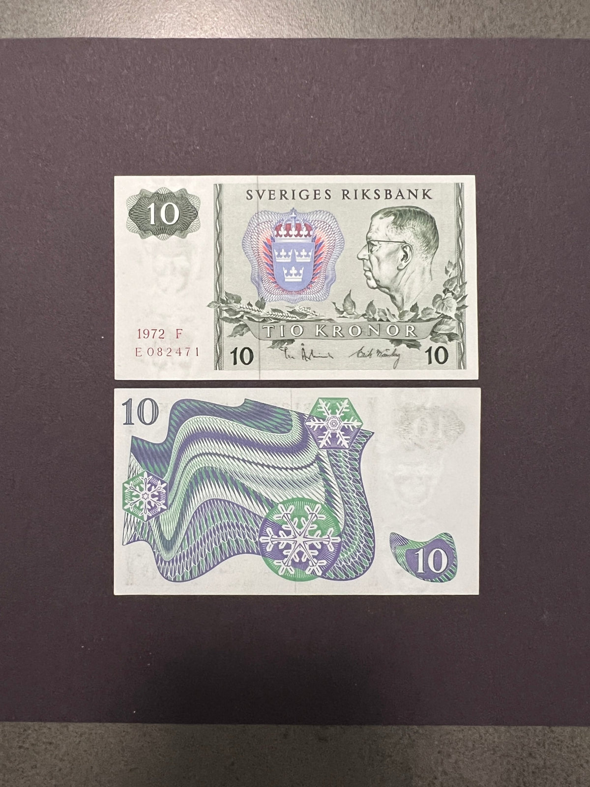 Original unedited photo of a Sweden 10 Kronor 1972 P-52c UNC banknote, front and back