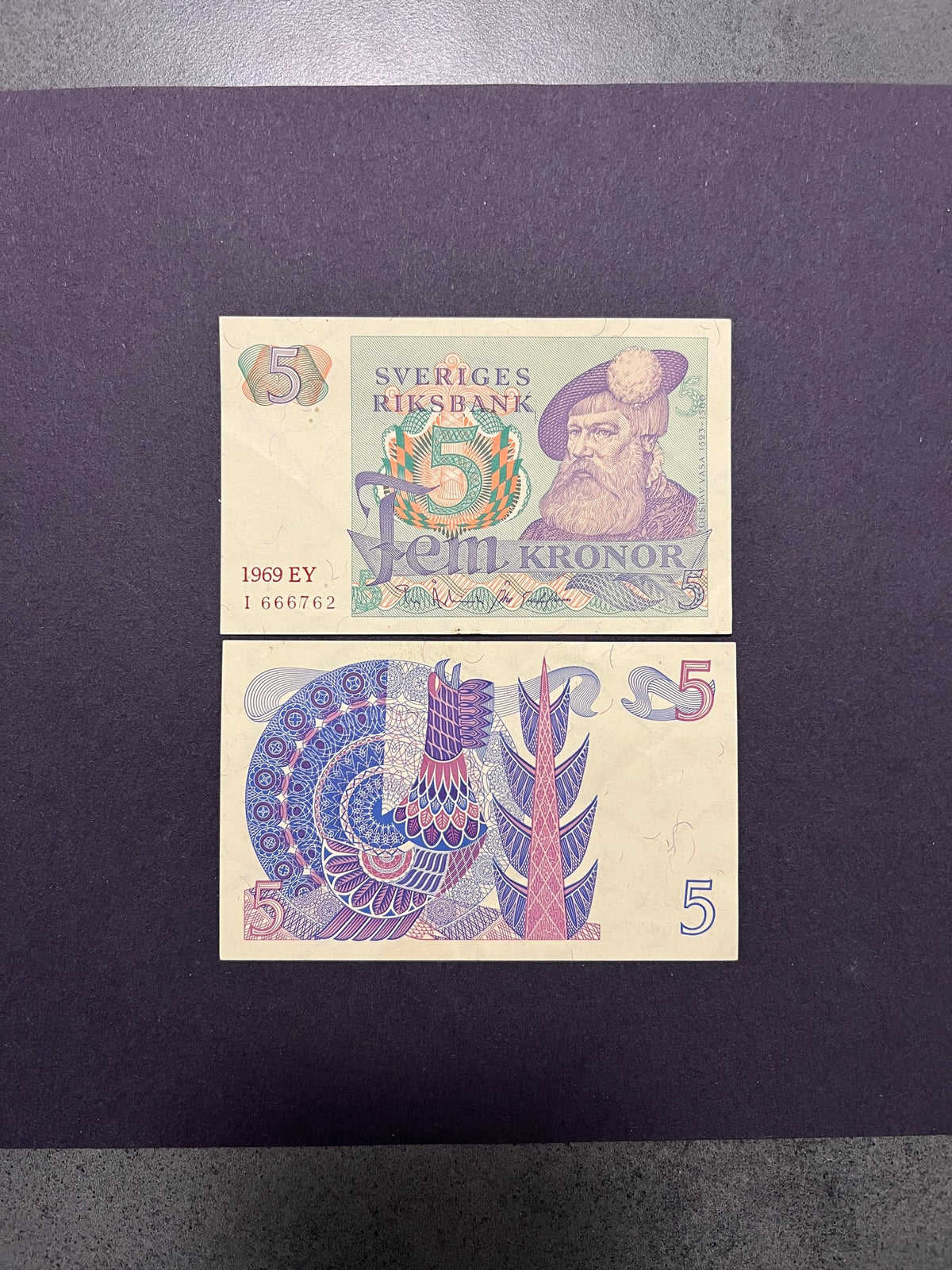 Original unedited photo of a Sweden 5 Kronor 1969 P-51a XF banknote, front and back